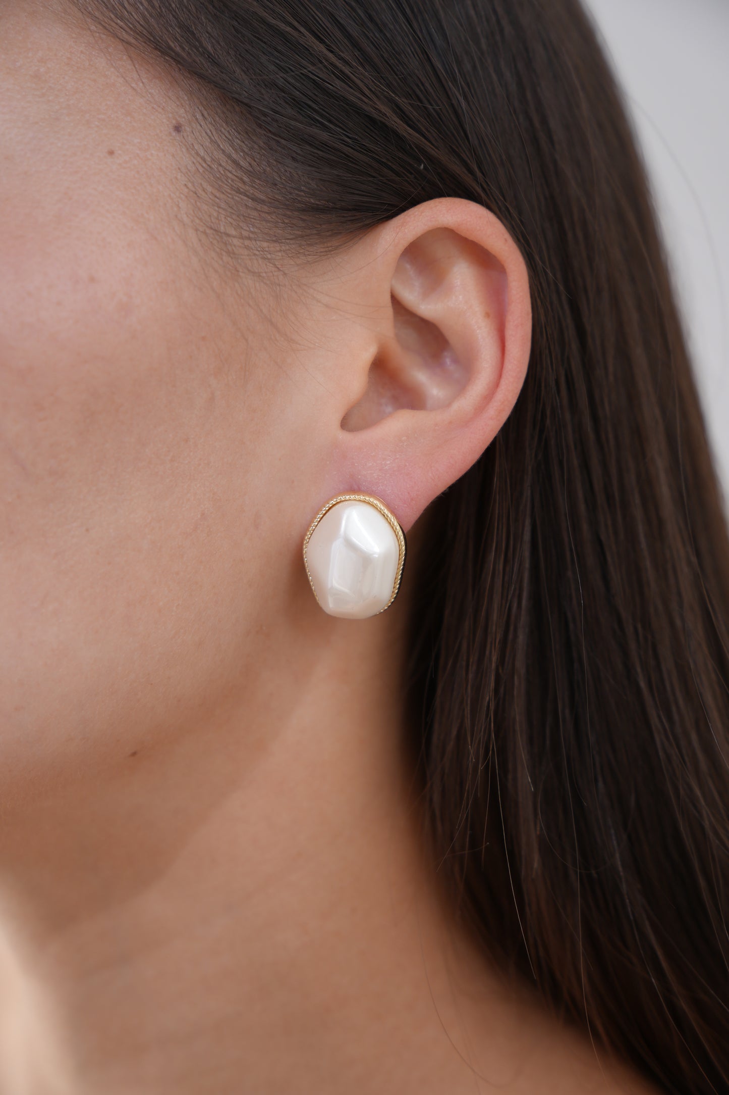 Abstract Pearl Stud Earrings – Irregular Shape