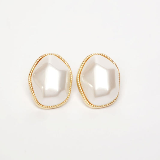 Abstract Pearl Stud Earrings – Irregular Shape