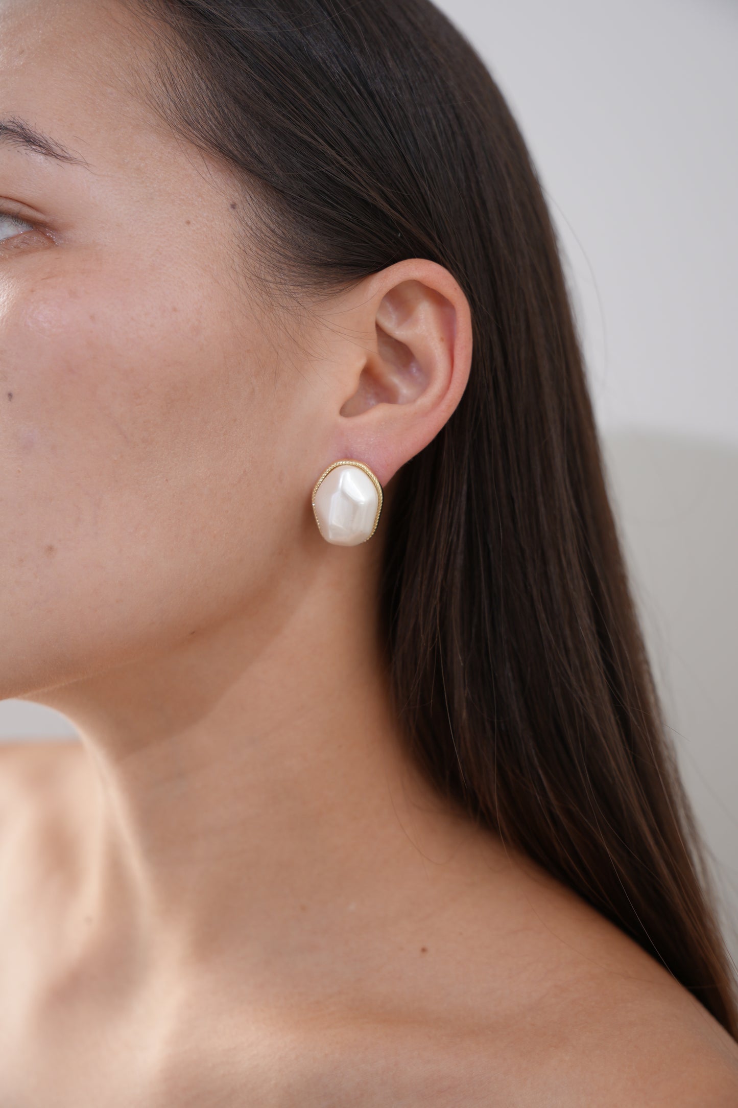 Abstract Pearl Stud Earrings – Irregular Shape